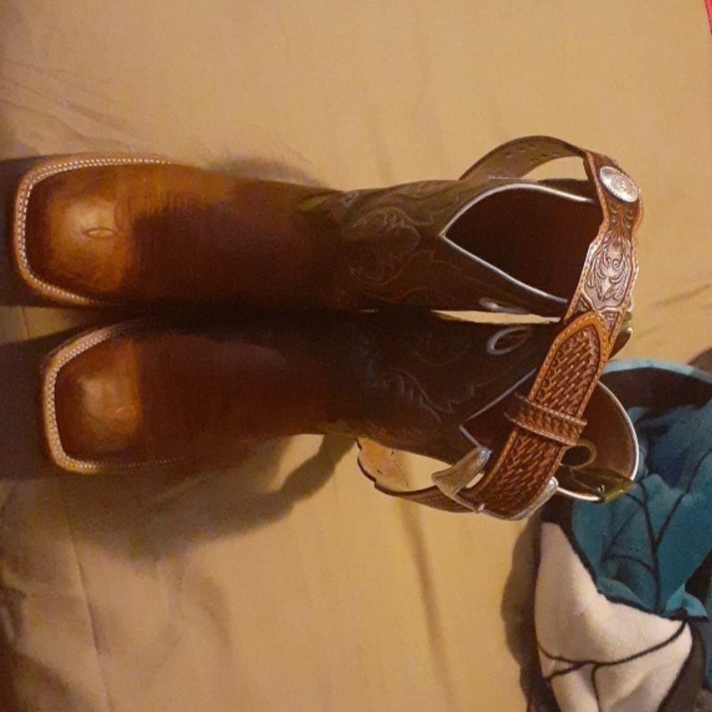 Justin boots and tomy lama bell
